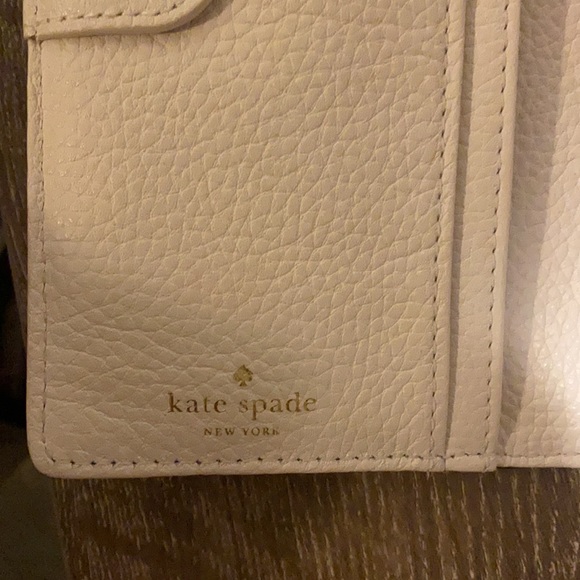 LIKE NEW! Kate Spade Stacy Bow Wallet - Picture 5 of 7